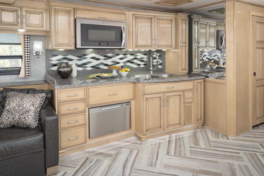 Интерьер Newmar Mountain Aire 2015 года  (фото 6 из 8)